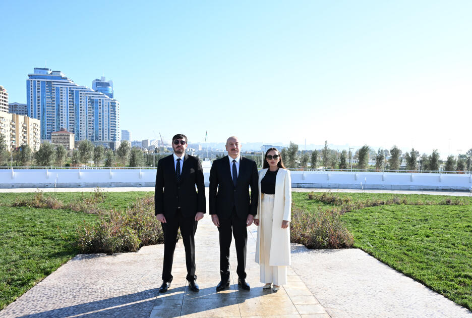 Prezident İlham Əliyev və Birinci xanım Mehriban Əliyeva Bakıda Zəfər parkının açılışında iştirak ediblər