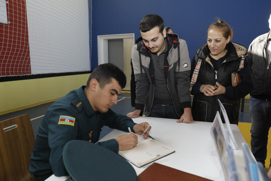 Жители Джебраила получили более сотни вакансий