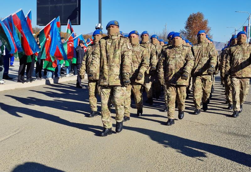 В Ханкенди проходит шествие по случаю Дня Победы