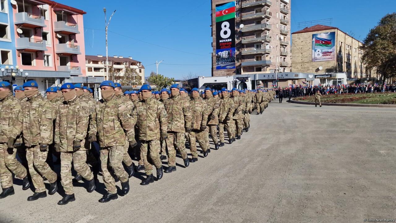 В Ханкенди проходит шествие по случаю Дня Победы