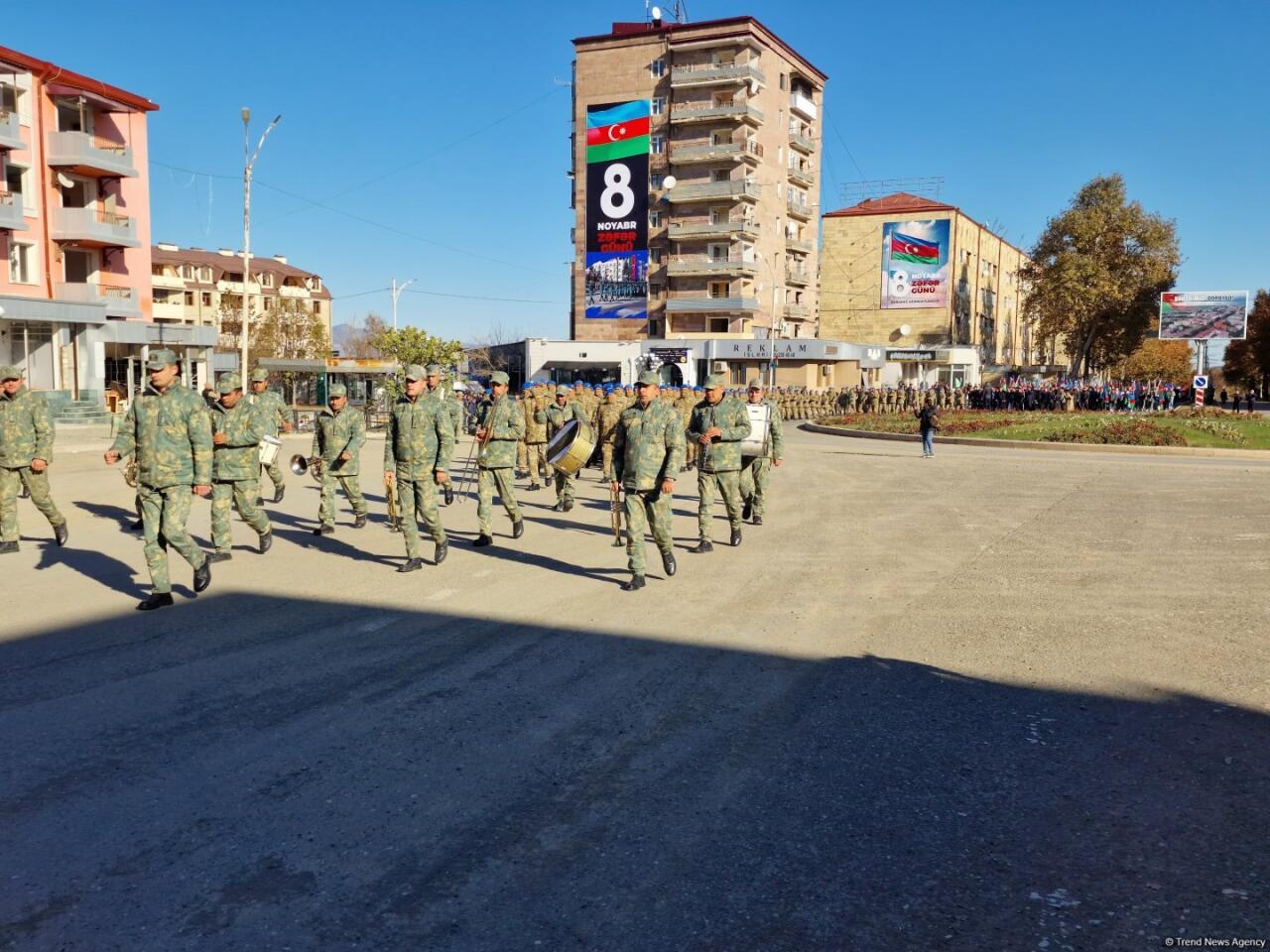 В Ханкенди проходит шествие по случаю Дня Победы