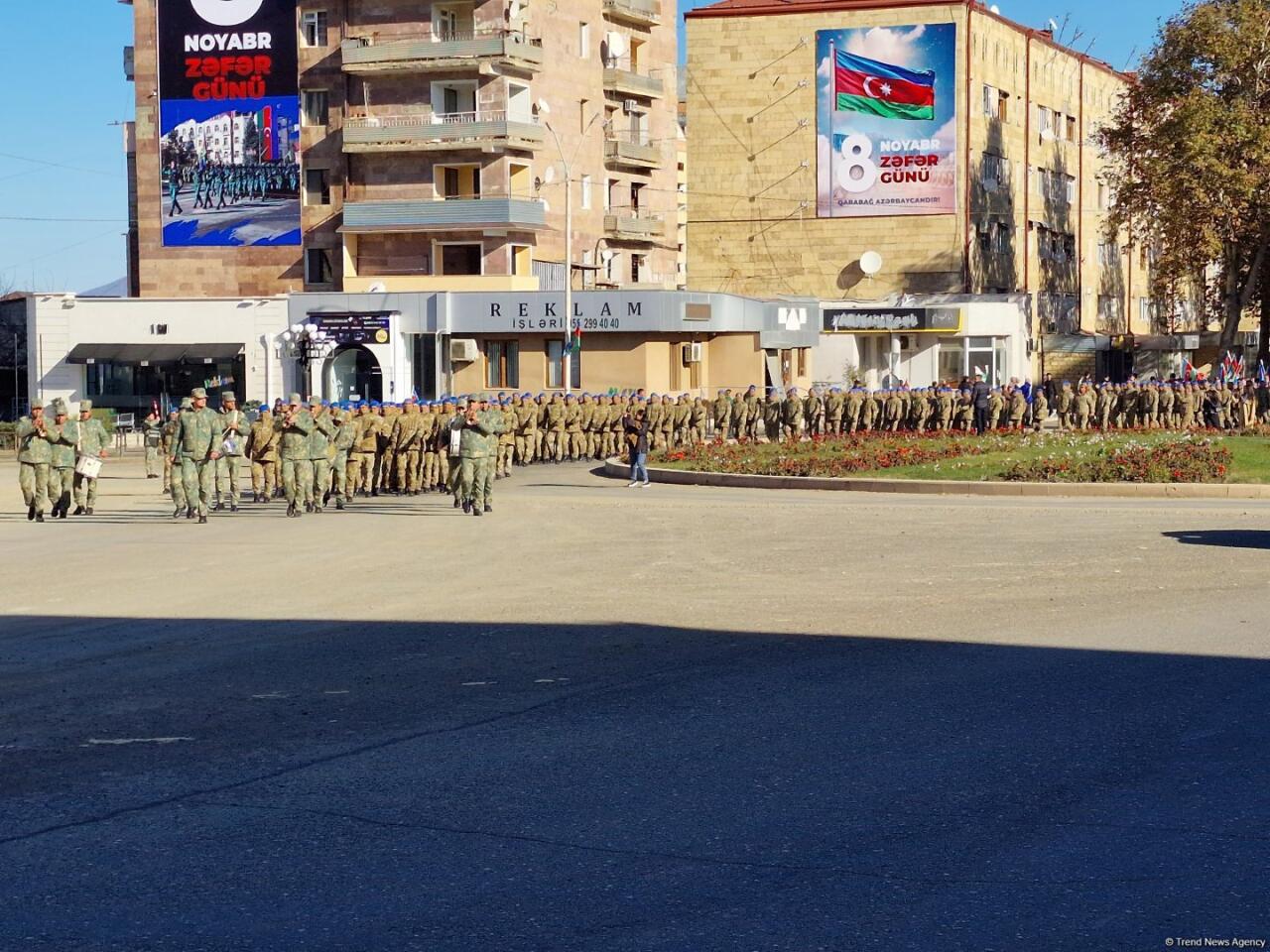 В Ханкенди проходит шествие по случаю Дня Победы