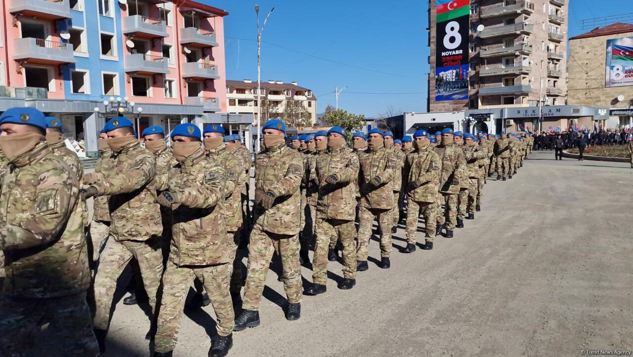 В Ханкенди проходит шествие по случаю Дня Победы