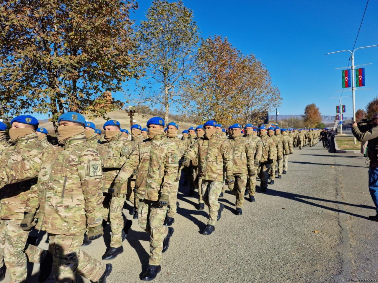 В Ханкенди проходит шествие по случаю Дня Победы