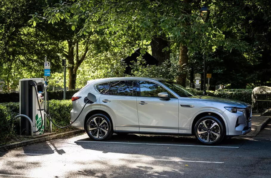 Представлена обновленная Mazda CX-60