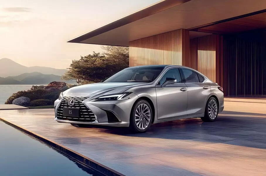 Представлен обновленный бизнес-седан Lexus ES