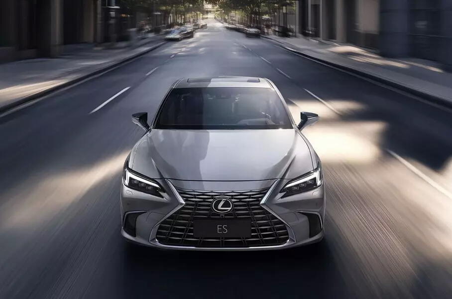 Представлен обновленный бизнес-седан Lexus ES