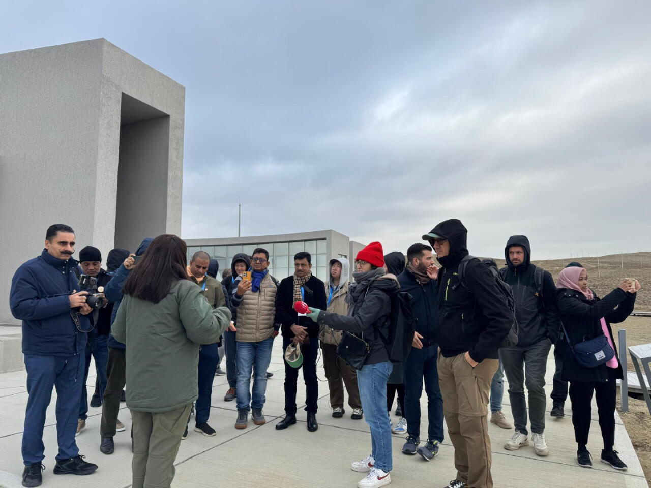 COP29 çərçivəsində xarici media nümayəndələrinə Qobustan Qaya Sənəti Mədəni Landşaftı və Qobustan Palçıq Vulkanlarında olublar