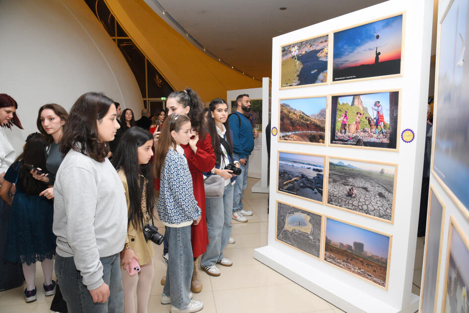 Heydər Əliyev Mərkəzində “Yer kürəsi uşaqların gözü ilə” fotosərgisi açılıb