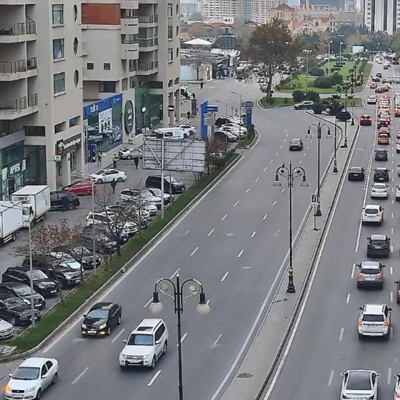 Пробки на ряде улиц и проспектах в Баку