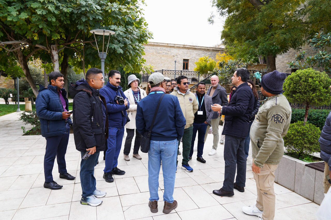 COP29 çərçivəsində xarici media nümayəndələri İçərişəhəri ziyarət edib