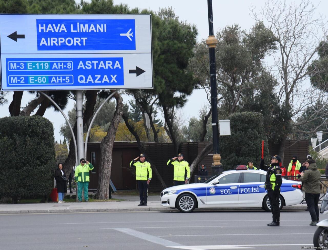 В Азербайджане минутой молчания почтили память погибших в авиакатастрофе близ Актау