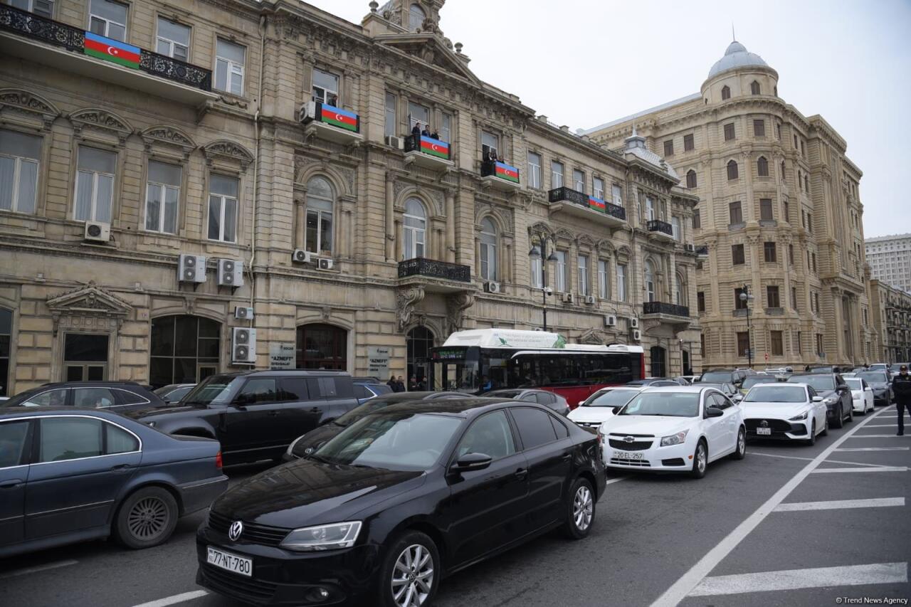 В Азербайджане минутой молчания почтили память погибших в авиакатастрофе близ Актау