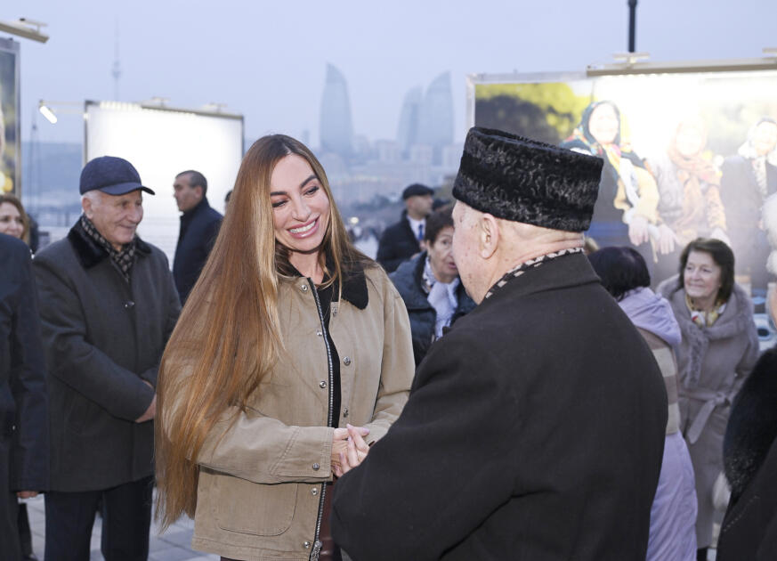 Heydər Əliyev Fondunun vitse-prezidenti Leyla Əliyeva və Bakı Media Mərkəzinin rəhbəri Arzu Əliyeva Dənizkənarı Milli Parkda “Zamanın səsini dinlə” fotosərgisinin açılışında iştirak ediblər