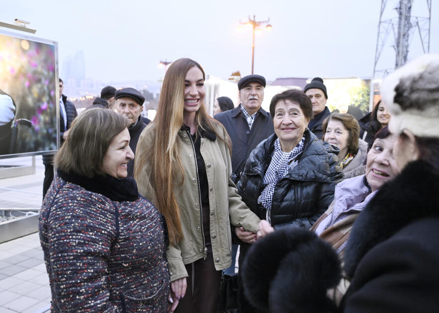 Heydər Əliyev Fondunun vitse-prezidenti Leyla Əliyeva və Bakı Media Mərkəzinin rəhbəri Arzu Əliyeva Dənizkənarı Milli Parkda “Zamanın səsini dinlə” fotosərgisinin açılışında iştirak ediblər