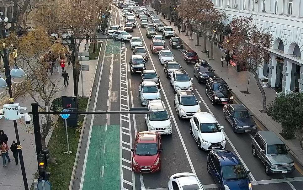 Bakıda bu yollarda tıxac var