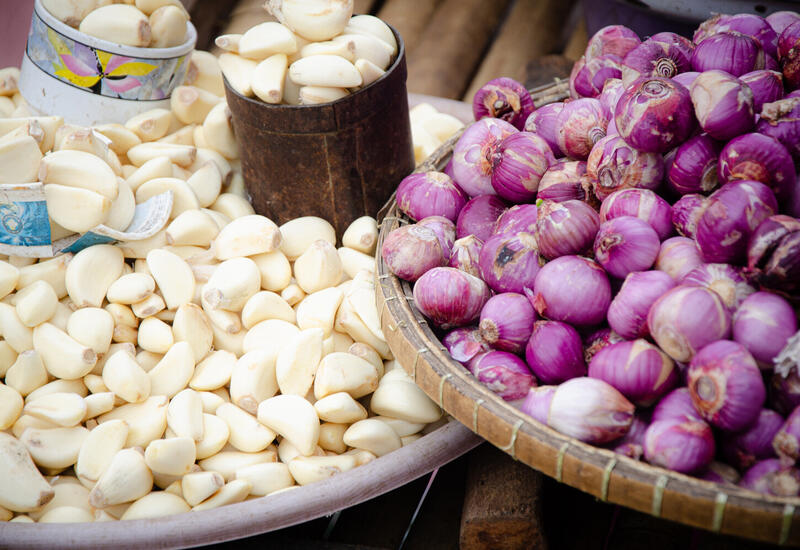 Эти продукты опасно хранить в холодильнике