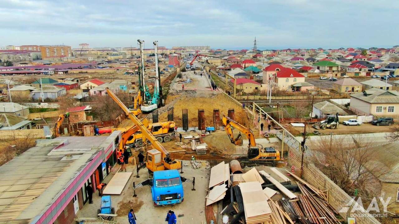 На какой стадии находится строительство нового моста в Абшеронском районе?