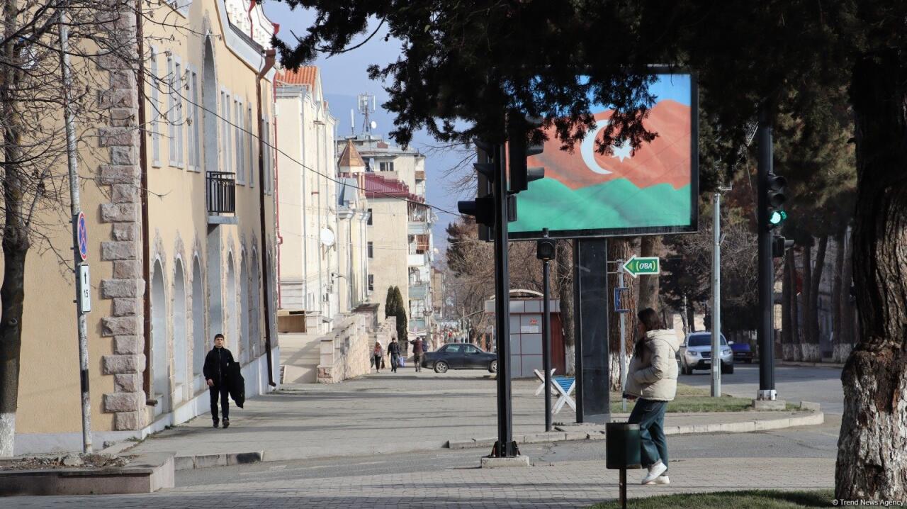 В освобожденном от оккупации городе возрождается жизнь