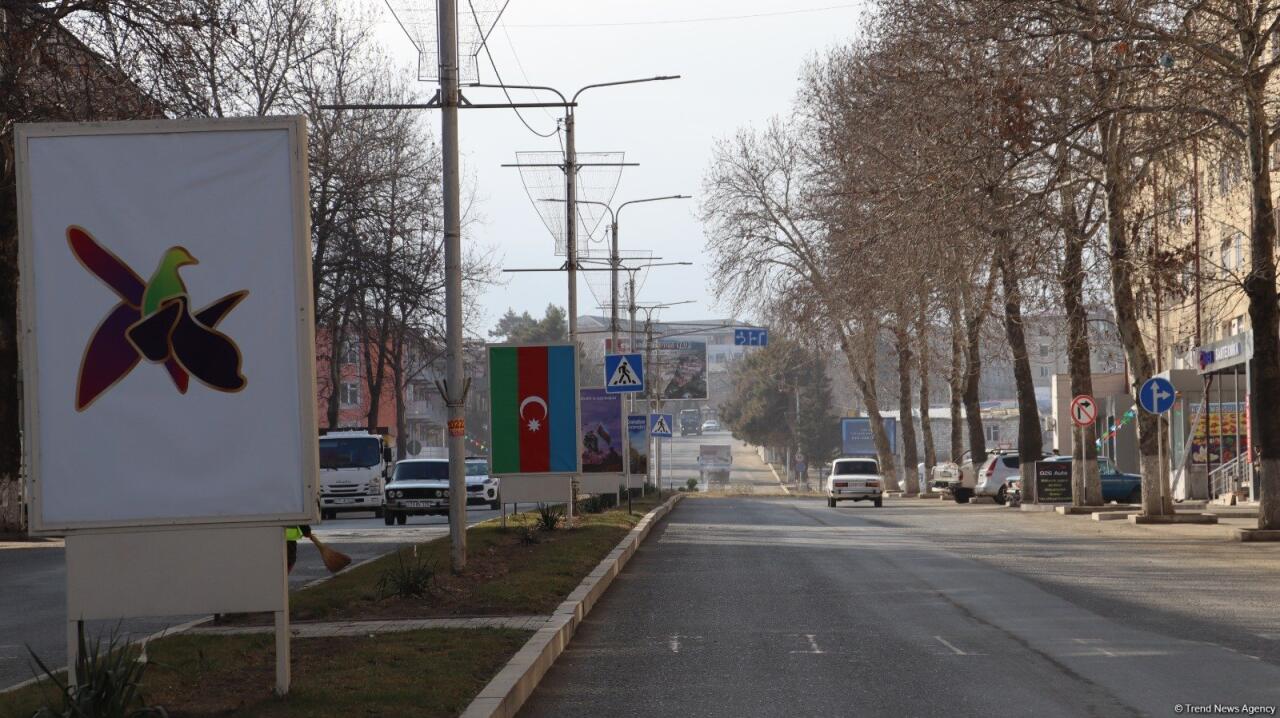 В освобожденном от оккупации городе возрождается жизнь