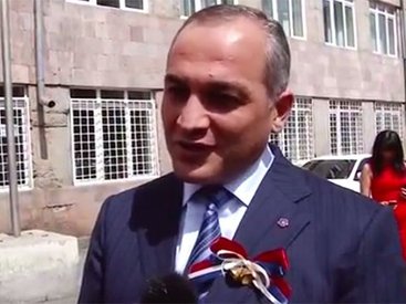 Последний звонок в Ереване прошел под российским флагом