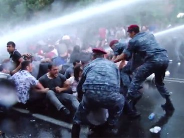 Полиция Армении "вооружается"
