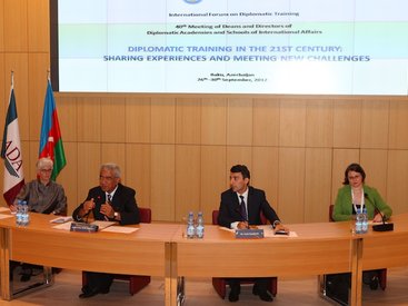В Баку завершился 40-й Всемирный форум ректоров и деканов дипломатических академий и институтов международных отношений - ОБНОВЛЕНО - ФОТО