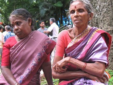 Две индианки 40 лет чистили туалеты на зарплату, эквивалентную 2,5 манатам в год - ФОТО