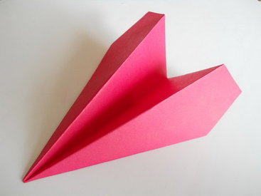Как сложить самый крутой бумажный самолетик - ВИДЕО