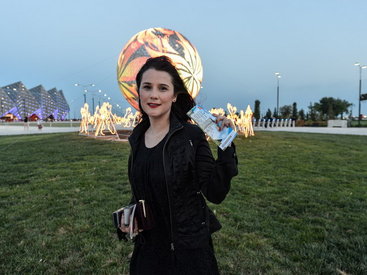 Как зрители прибывали на финал "Евровидения" в "Baku Crystal Hall" - ФОТОСЕССИЯ