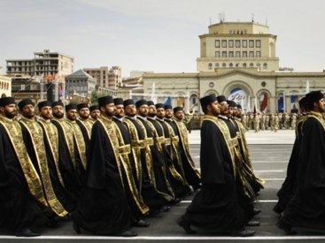 Армянские священники бегут от армии