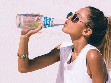 Нет, вам не надо выпивать 8 стаканов воды ежедневно