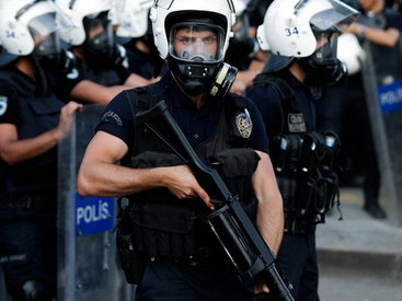 В Стамбуле неспокойно: вооруженное нападение на правящую партию Турции - ОБНОВЛЕНО
