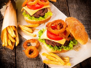 Жирная пища повышает риск развития рака