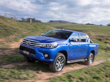 Toyota представила новое поколение "неубиваемого" пикапа - ФОТО