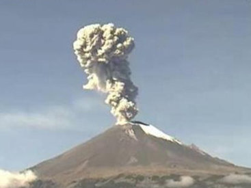 Невероятно: извержение вулкана с близкого расстояния - ВИДЕО