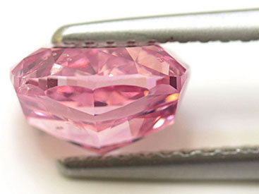 Уникальному розовому бриллианту ищут инвестора - ФОТО