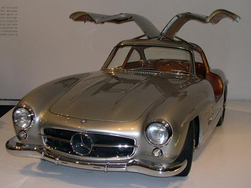 Как Mercedes-Benz 300 SL попал в советское кино