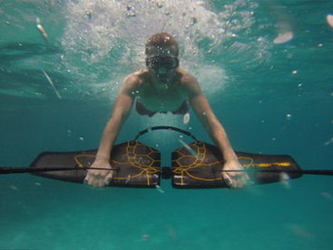 Любитель создал необычный прибор для плавания – ФОТО