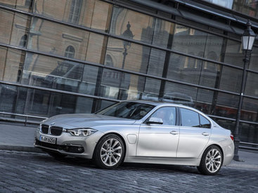BMW превратила "тройку" в гибрид - ФОТО
