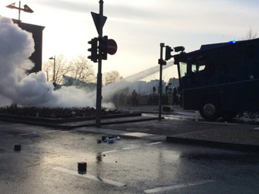 В Македонии мигрантов разогнали слезоточивым газом