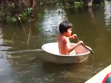 Маленький пират в Камбодже - ВИДЕО