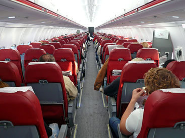 Авиакомпания объявила бойкот полным стюардессам