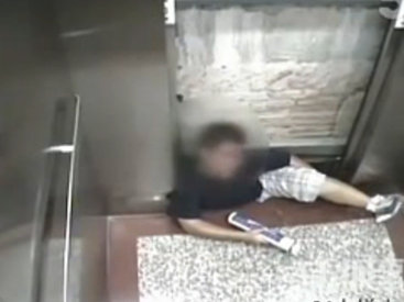 Ужасающий случай в лифте - ВИДЕО