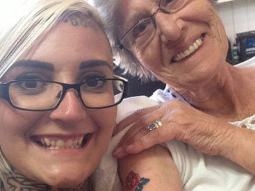 86-летняя пенсионерка сделала первую татуировку в жизни - ФОТО