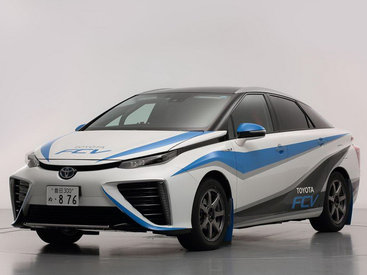 Toyota превратит водородный седан в болид для ралли - ФОТО