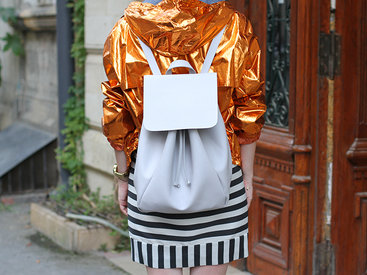 Модный блогер Random choicez: "Золотая" куртка и полоски - ФОТО