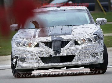 Nissan вывел на тесты новый седан - ФОТО