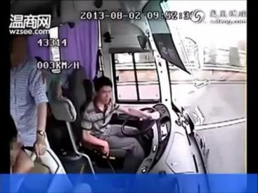 Авария пассажирского автобуса, шокировавшая мир - ВИДЕО