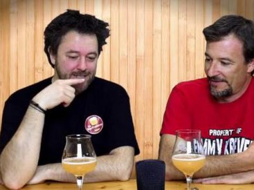 Смешно до слез: два парня решили попробовать пиво с гелием - ВИДЕО